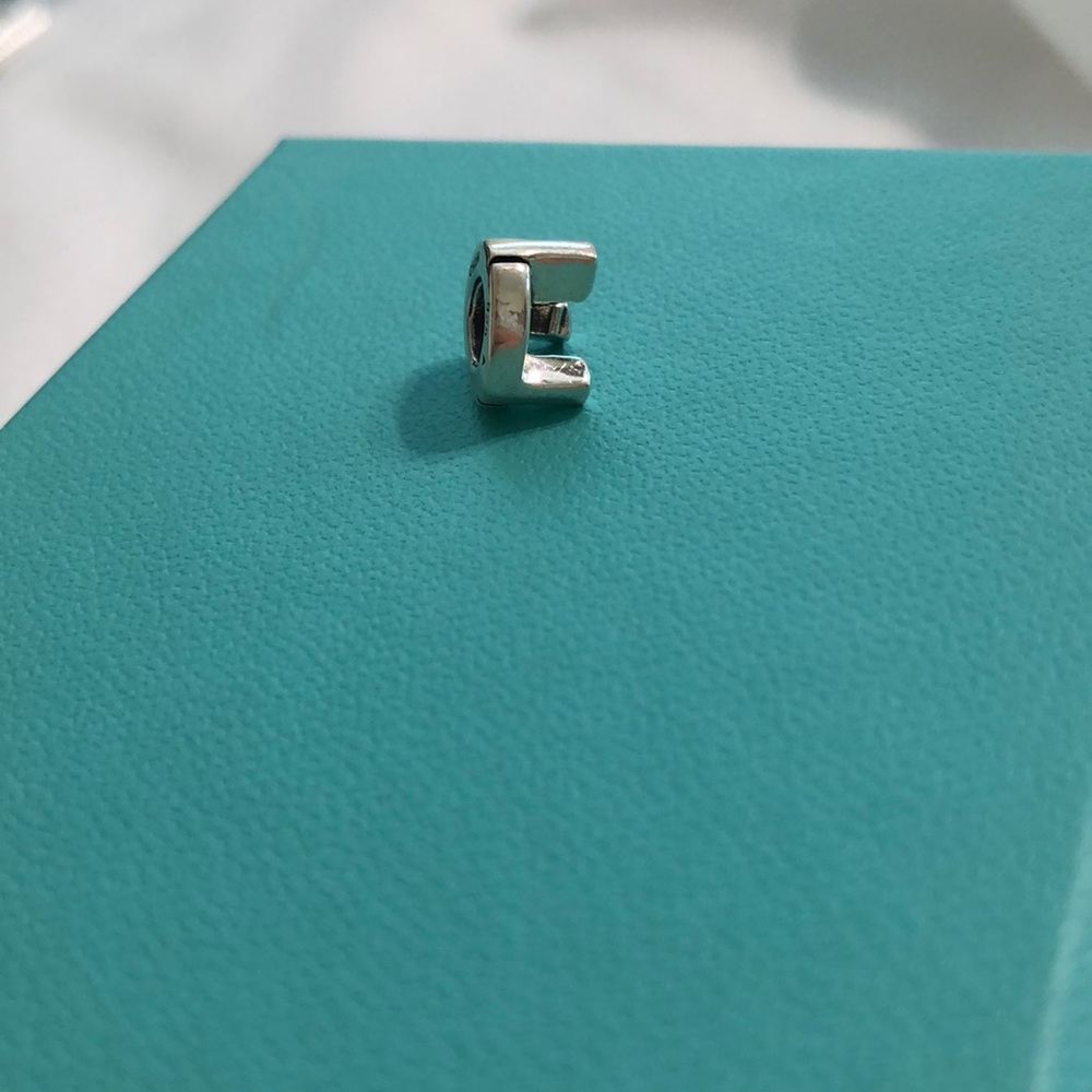 Chamilia letter L charm
